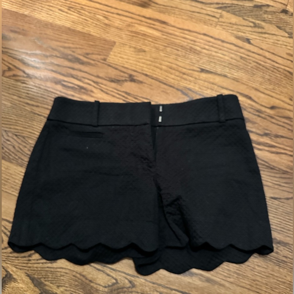 Loft scalloped black shorts, size 00